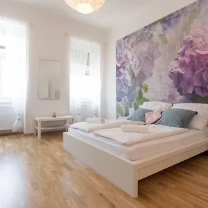 https://spacious-central-station-residence.vienna-besthotels.com